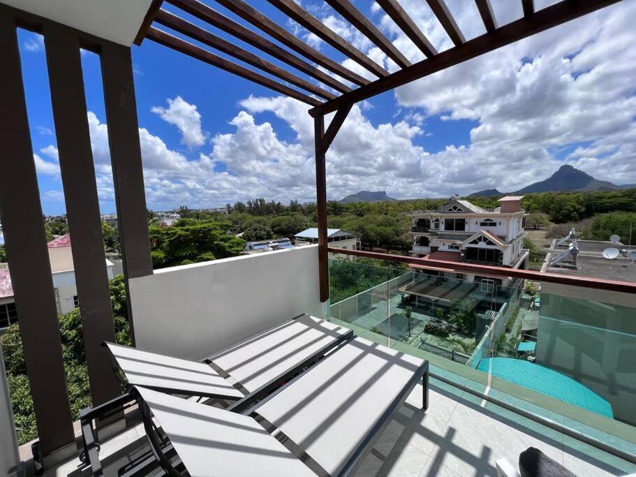 Top-Floor Modern 3Bd Penthouse With Beautiful Mountain View Terrace - 5 Min Walk To Beach Flic en Flac Ngoại thất bức ảnh