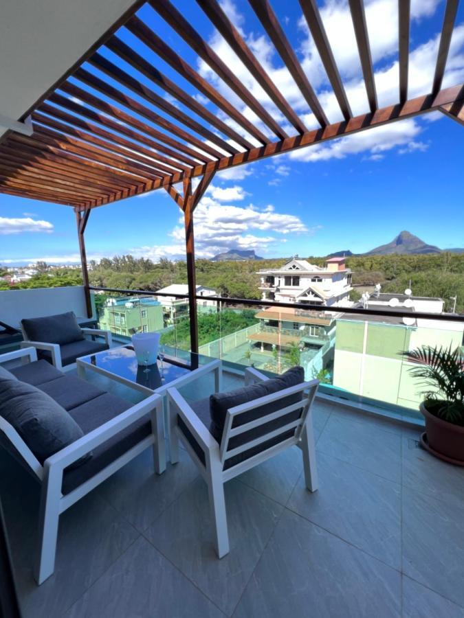 Top-Floor Modern 3Bd Penthouse With Beautiful Mountain View Terrace - 5 Min Walk To Beach Flic en Flac Ngoại thất bức ảnh