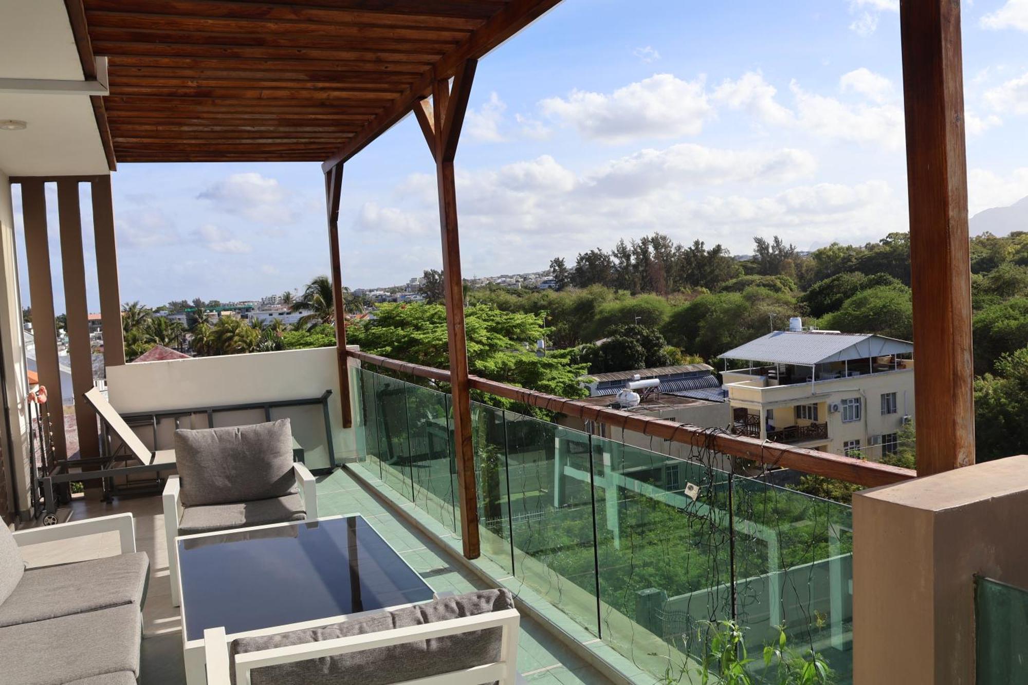 Top-Floor Modern 3Bd Penthouse With Beautiful Mountain View Terrace - 5 Min Walk To Beach Flic en Flac Ngoại thất bức ảnh